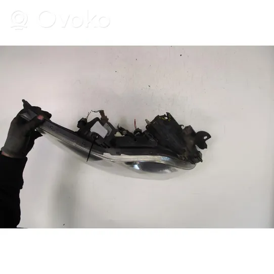 Toyota Auris 150 Lampa przednia 81110-02470