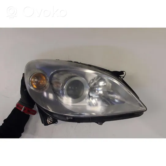 Mercedes-Benz B W245 Lampa przednia A1698201861