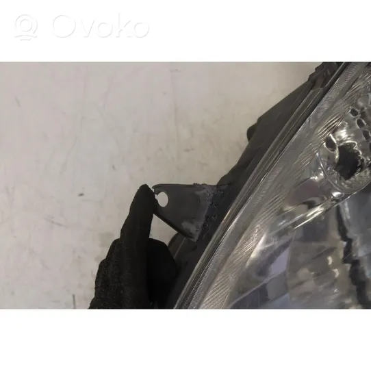 Toyota Yaris Lampa przednia 89009201