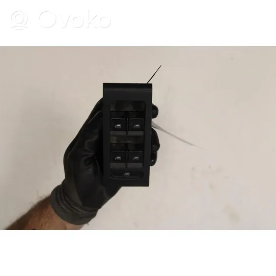 Skoda Rapid (NH) Interrupteur commade lève-vitre 