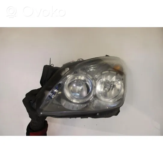 Opel Astra H Lampa przednia 