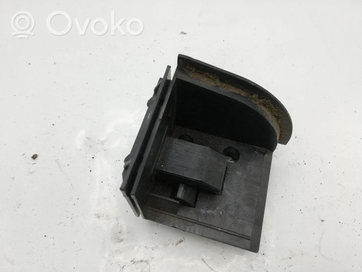 BMW 5 E60 E61 Podpora mocowania półki bagażnika 7160590