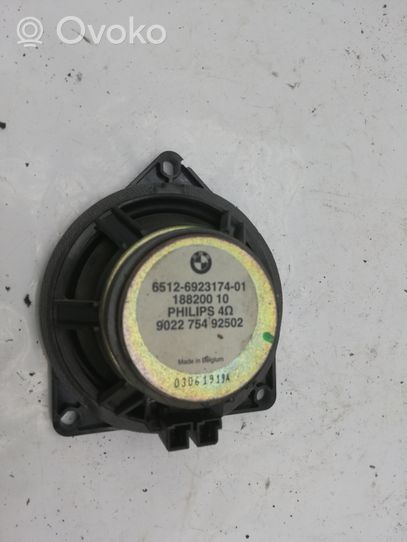 BMW 5 E60 E61 Garsiakalbis (-iai) priekinėse duryse 6512692317401