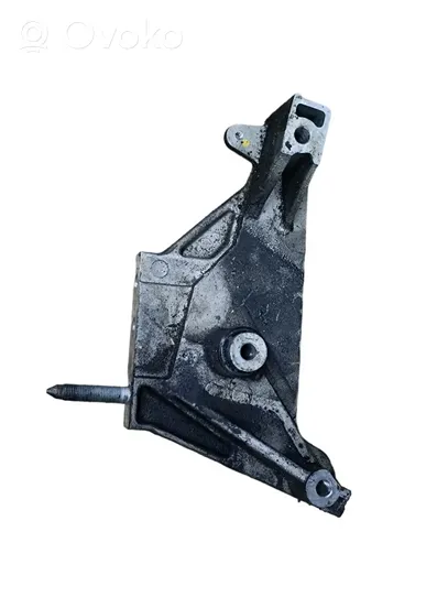 Hyundai Santa Fe Power steering pump mounting bracket 