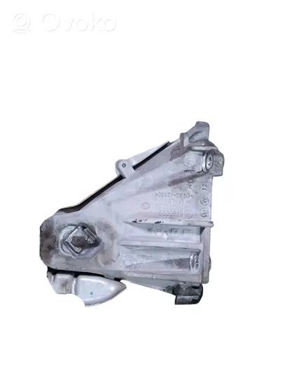 BMW X5 E70 Engine mounting bracket 6790022