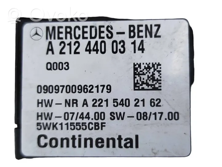Mercedes-Benz E W212 Polttoaineen ruiskutuspumpun ohjainlaite/moduuli A2124400314