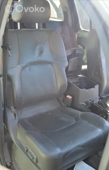 Nissan Pathfinder Fotel przedni pasażera 