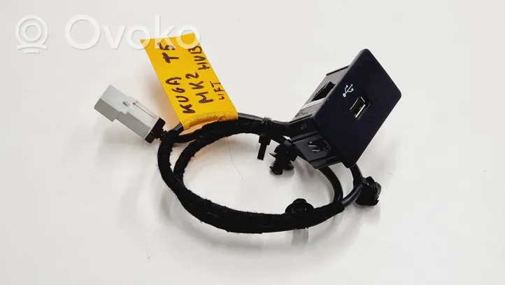 Ford Kuga II USB-pistokeliitin GL3T-14G332-AA