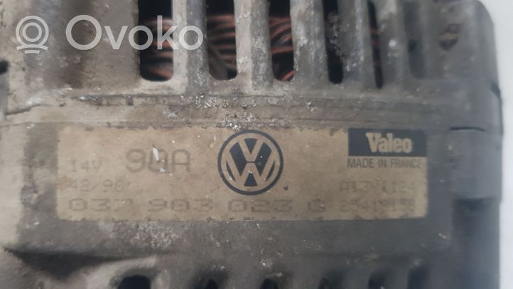 Volkswagen Golf III Alternador 037903023G
