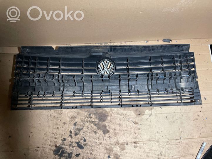 Volkswagen Transporter - Caravelle T4 Maskownica / Grill / Atrapa górna chłodnicy 701853653E