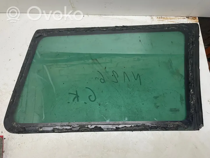 Nissan Terrano Rear side window/glass 