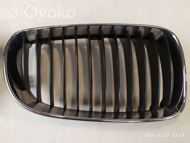 BMW 1 E81 E87 Maskownica / Grill / Atrapa górna chłodnicy 7179656