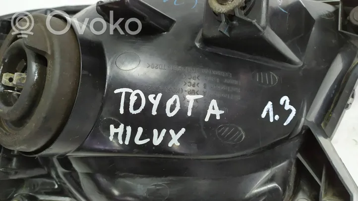 Toyota Hilux (AN10, AN20, AN30) Faro/fanale 