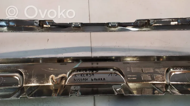 Nissan Navara D23 Etupuskurin alempi jäähdytinsäleikkö 622545X90A