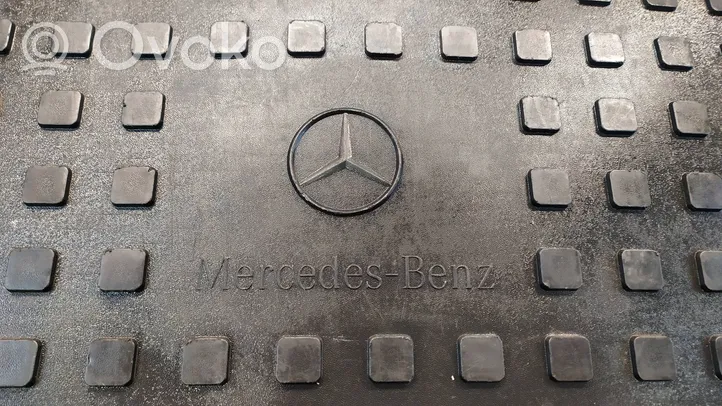 Mercedes-Benz C AMG W204 Tappetino di rivestimento del bagagliaio/baule di gomma A2048140041