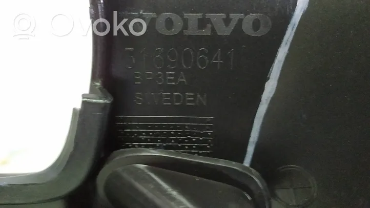 Volvo XC90 Передний бампер 31690641