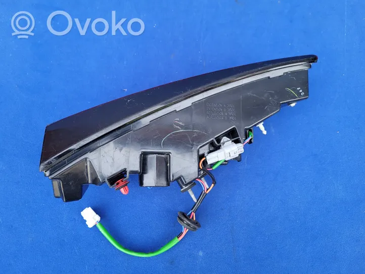 Nissan Qashqai J12 Lampy tylnej klapy bagażnika 2268D02F