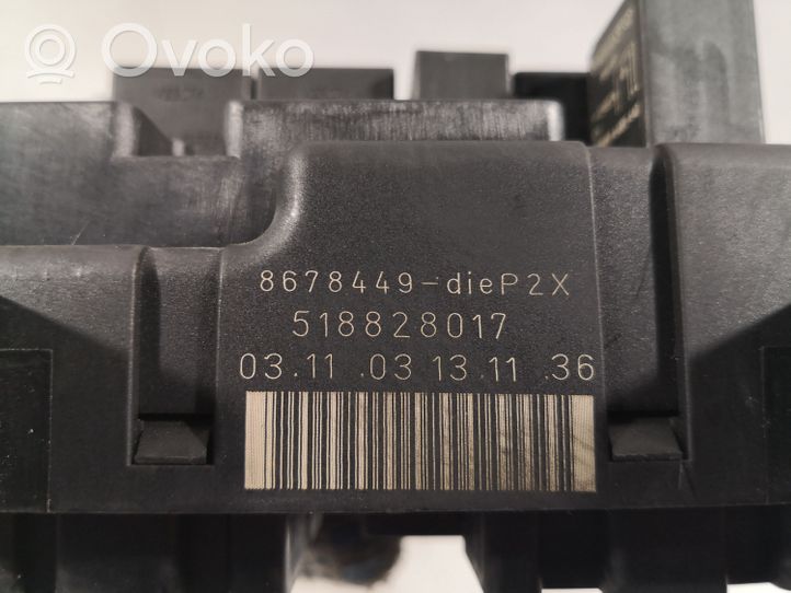 Volvo V70 Module de fusibles 8678449