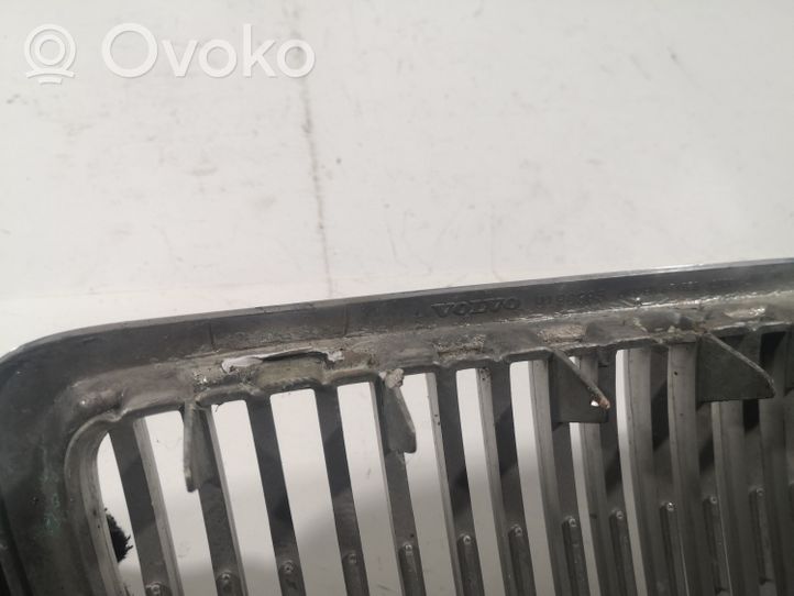 Volvo S70  V70  V70 XC Grille calandre supérieure de pare-chocs avant 9190385