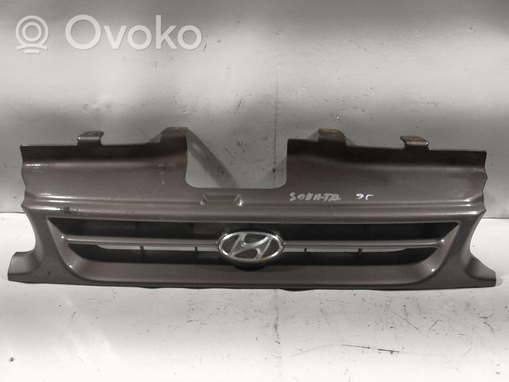 Hyundai Sonata Etupuskurin ylempi jäähdytinsäleikkö 86350