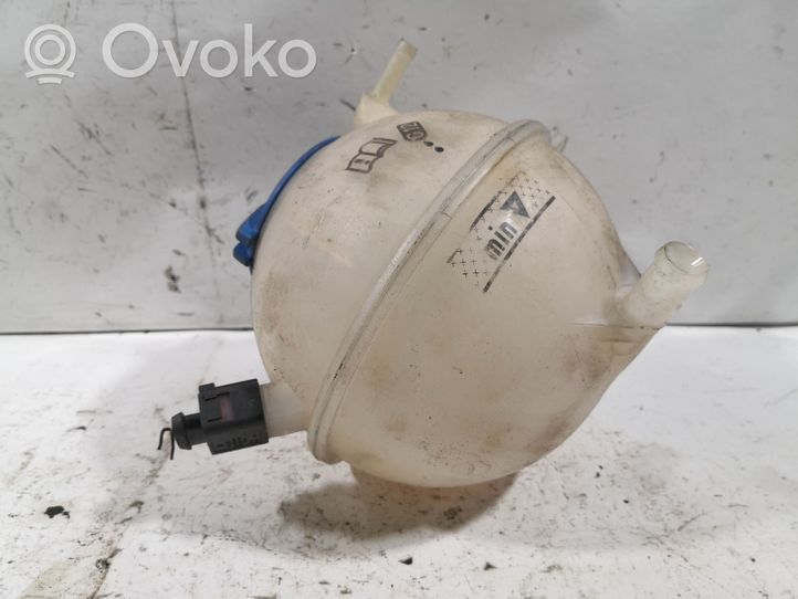 Volkswagen Jetta VI Coolant expansion tank/reservoir 5C0121407