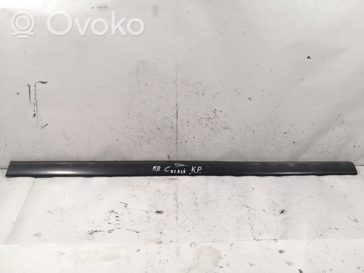 Mercedes-Benz C W202 Moulure de porte avant A2026900362