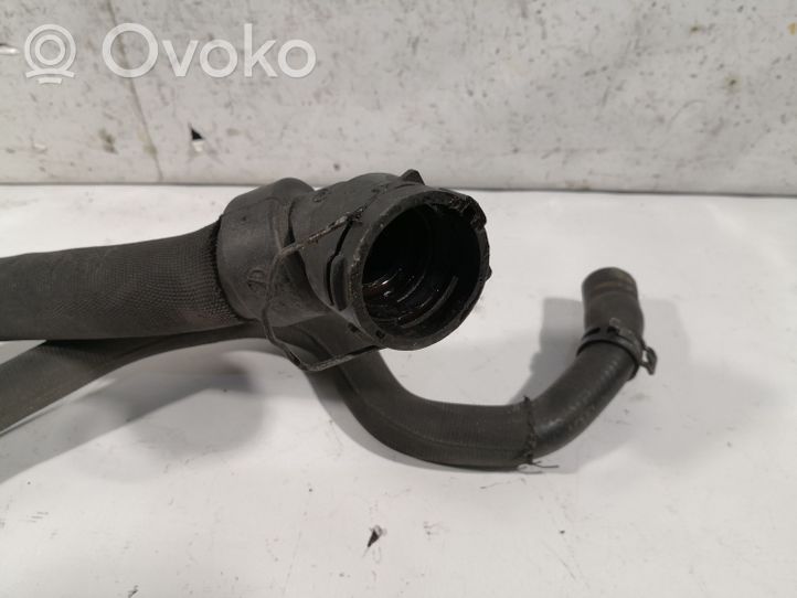 Audi A4 S4 B6 8E 8H Tuyau de liquide de refroidissement moteur 8E0121049