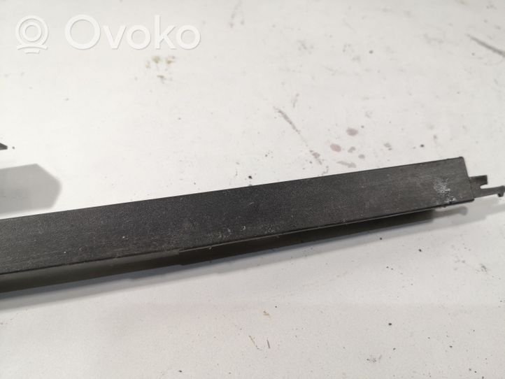 Audi A4 S4 B6 8E 8H Cache rail de siège conducteur avant 8E0881347