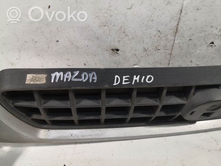 Mazda Demio Grille de calandre avant 8901234567