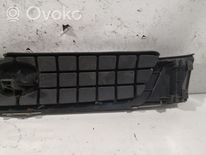 Mazda Demio Grille de calandre avant 8901234567