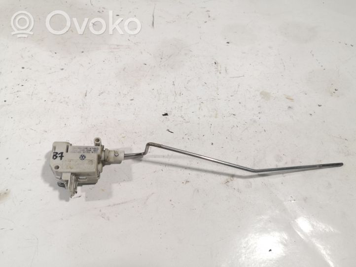 Volkswagen PASSAT B7 Fuel tank cap lock motor 3AA810773