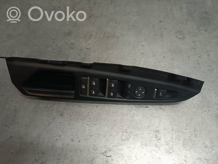 BMW X5 F15 Stiklo kėbule (fortkės) jungtukas 7317699