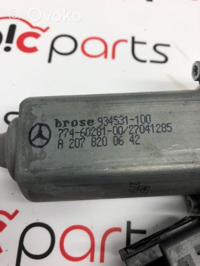 Mercedes-Benz E C207 W207 Motorino alzacristalli della portiera anteriore A2078200642