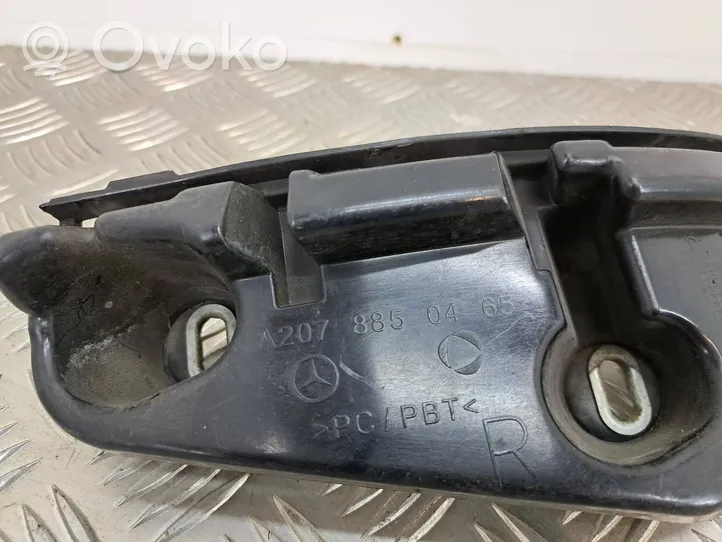 Mercedes-Benz E C207 W207 Soporte de montaje del parachoques trasero A2078850465