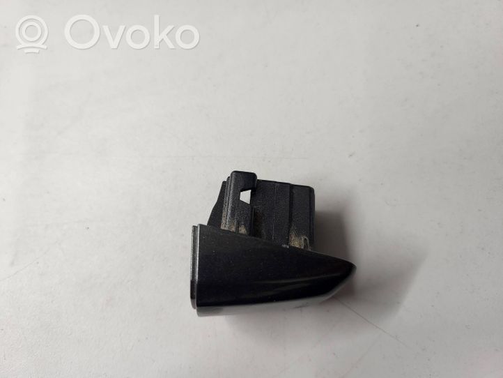 Audi Q2 - Osłona klamki drzwi przednich 8V0837167