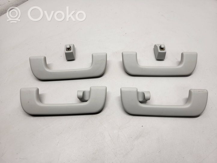 Audi Q7 4M Un set di maniglie per il soffitto 8R0857608D