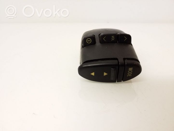 Toyota Avensis T220 Boutons / interrupteurs volant 8623020010