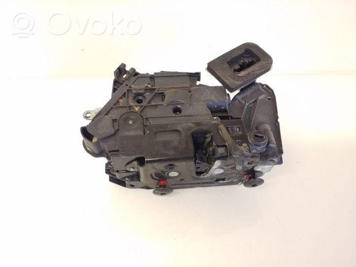 Volkswagen Jetta VI Etuoven lukko 5K4839016G