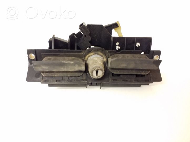 Audi A3 S3 8L Maniglia portellone bagagliaio 8D9827565AB