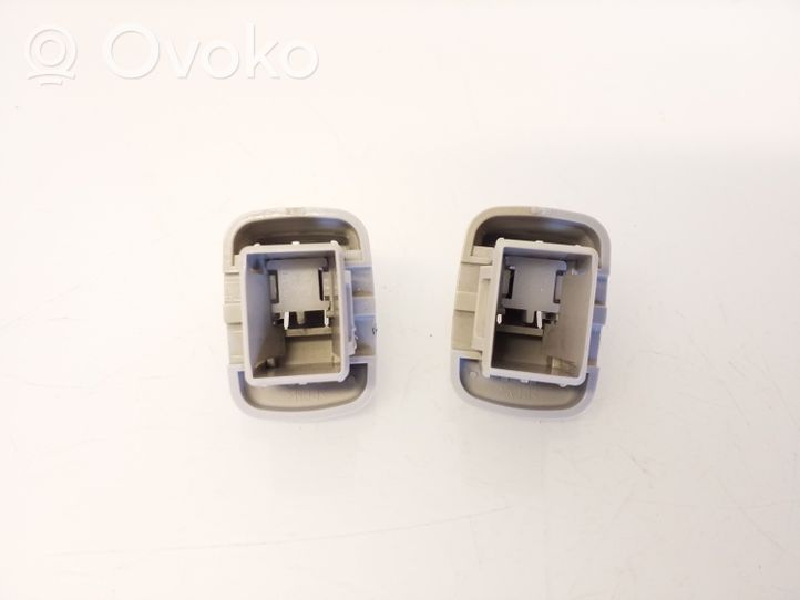 Subaru Outback (BS) Clip/gancio/supporto per aletta parasole 