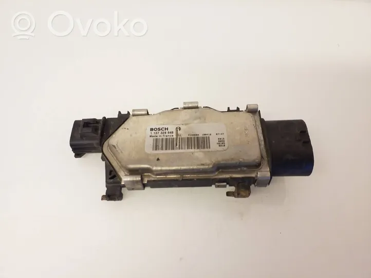 Mercedes-Benz B W246 W242 Relé del ventilador del refrigerador 1137328648