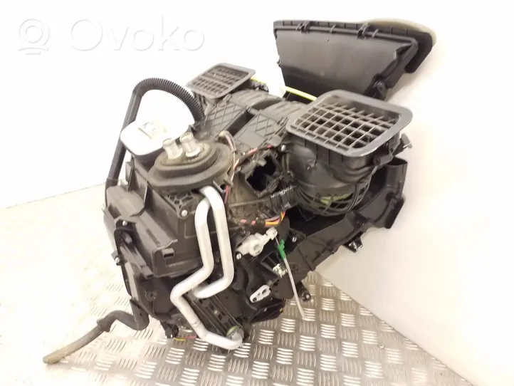 Opel Vivaro Sisälämmityksen ilmastoinnin korin kokoonpano 272706486R
