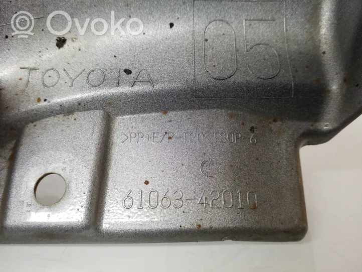 Toyota RAV 4 (XA30) Listwa progowa 6106342010