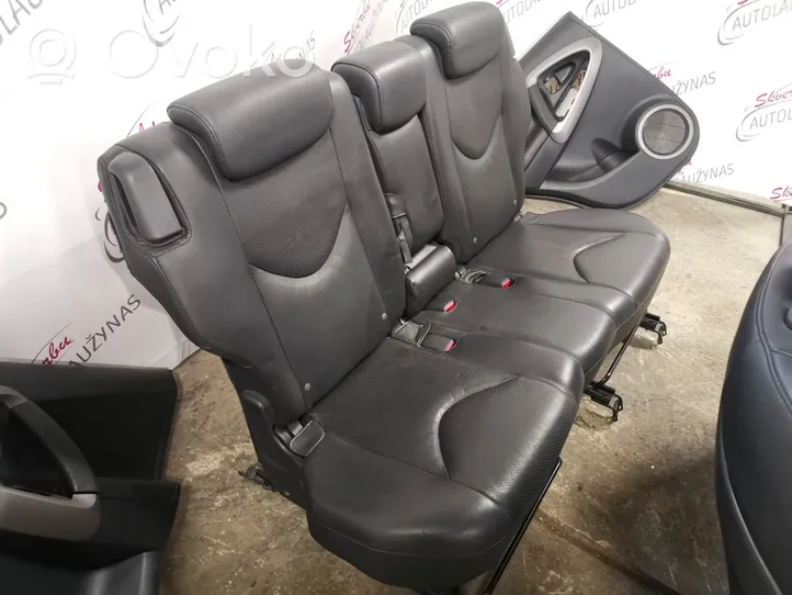 Toyota RAV 4 (XA30) Juego interior 