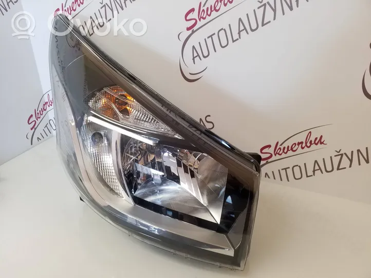 Renault Trafic III (X82) Lampa przednia 260101161R