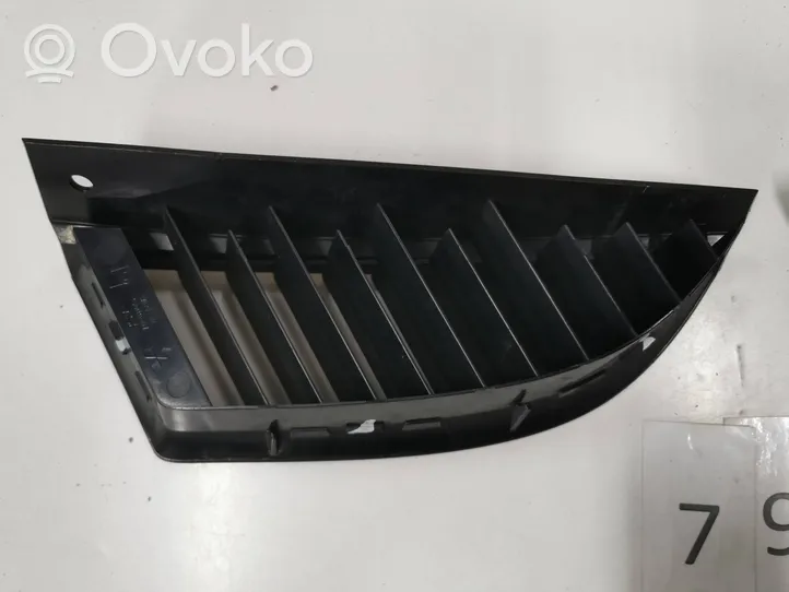 Mitsubishi Colt Grille de calandre avant MN127774