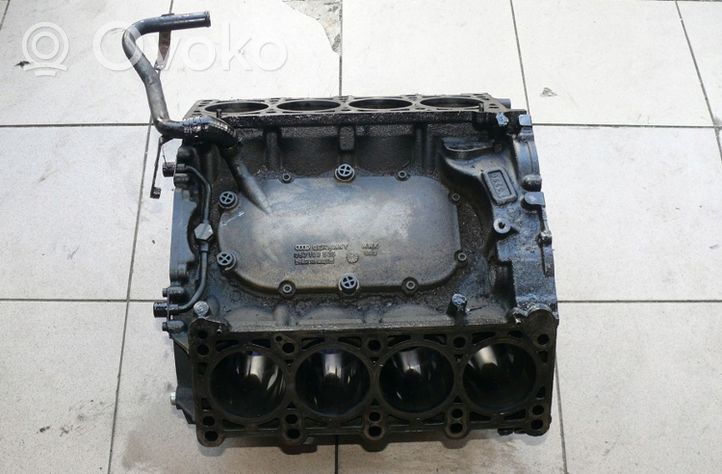 Audi A8 S8 D2 4D Blocco motore 057103021F