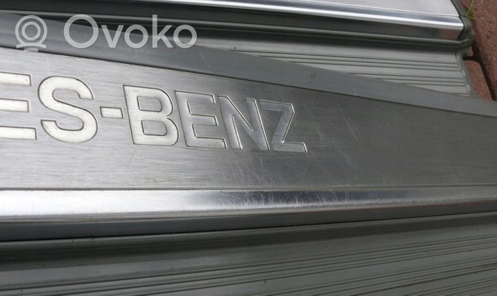 Mercedes-Benz S W140 Kynnysverhoilusarja (sisä) 1406800535