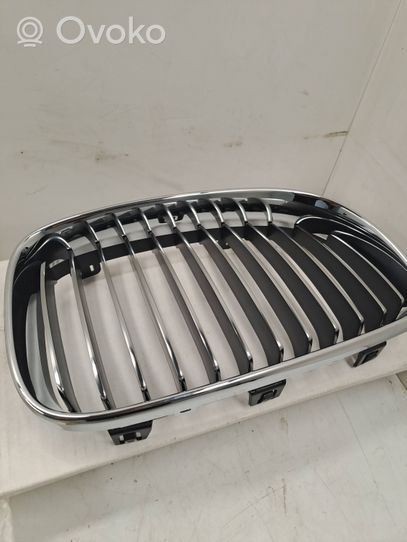 BMW 1 E81 E87 Grille calandre supérieure de pare-chocs avant 7179656