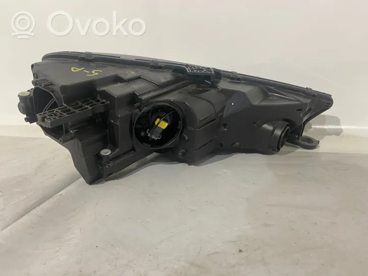 Audi A4 S4 B9 Передняя фара 8W0941005